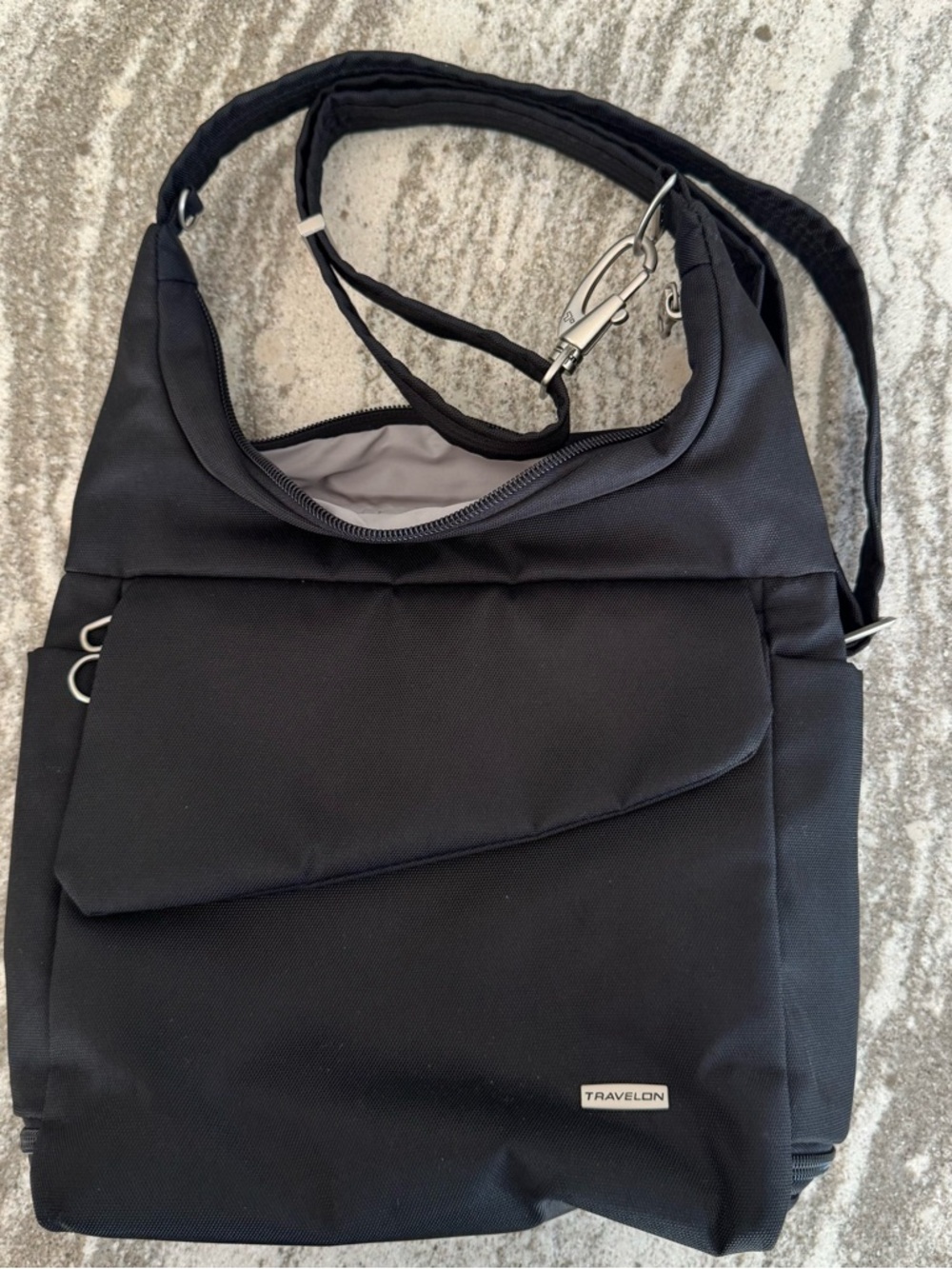 Travelon anti-theft classic messenger bag